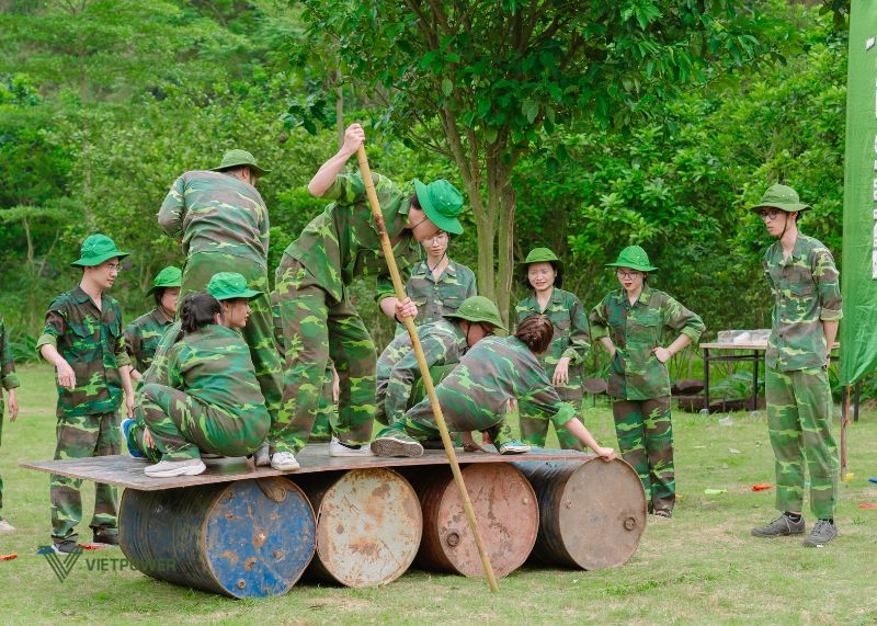 Chuyến tàu gian khổ cần sự đoàn kết và phối hợp ăn ý giữa các thành viên trong đội