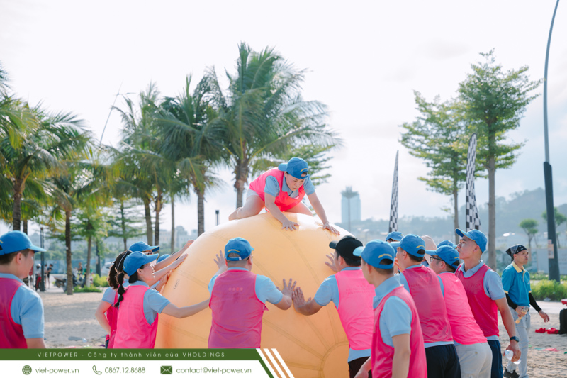 Các thử thách trong team building giúp các thành viên trở nên hiểu nhau hơn