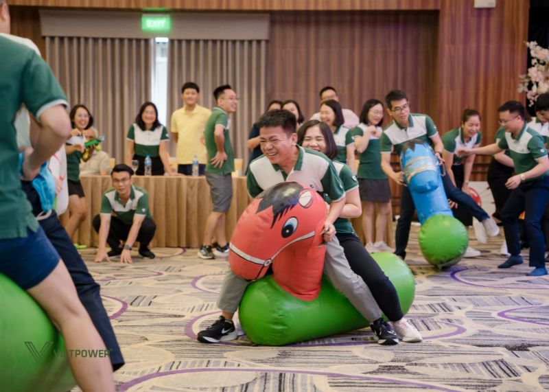 Team building trong nhà sẽ không bị ảnh hưởng bởi yếu tố thời tiết bên ngoài