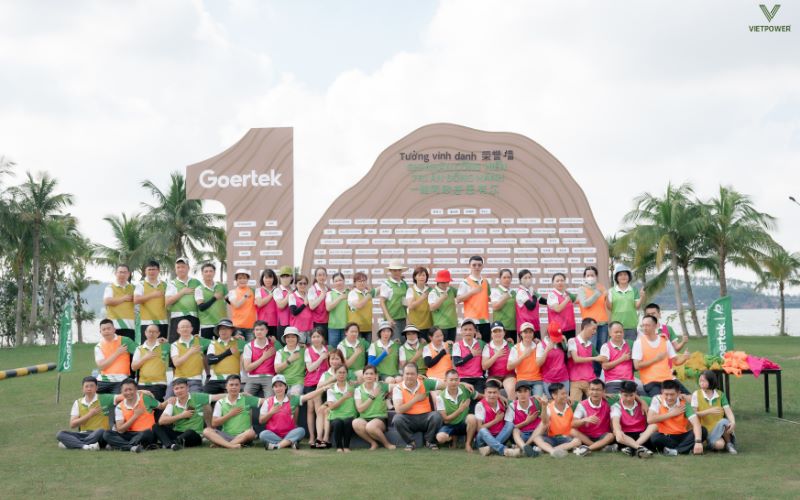 Tổ chức team building là hoạt động mới mẻ gắn kết các thành viên lại với nhau