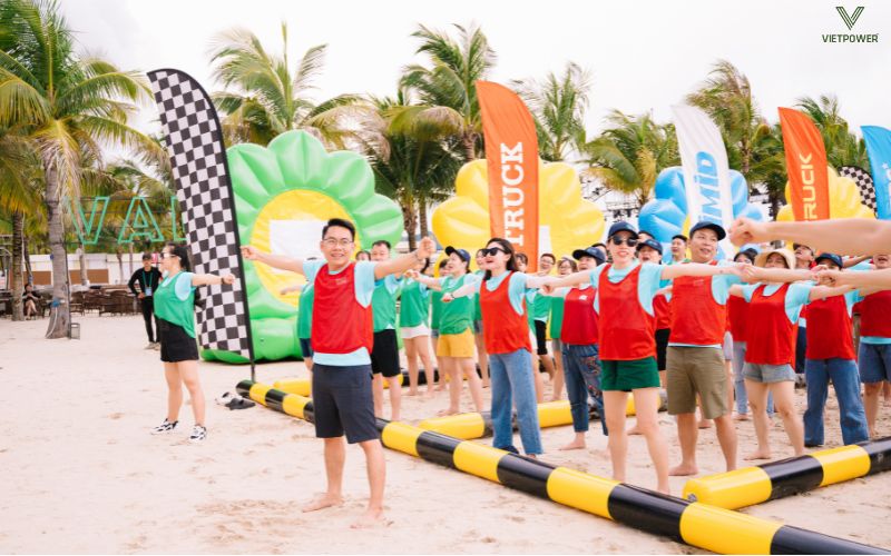 Team building bên resort bãi biển rất được yêu thích vào mùa hè