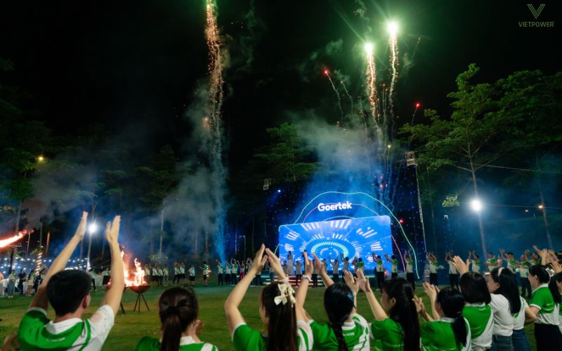 Team building kết hợp Gala Dinner tạo không gian ấm cúng, khó quên