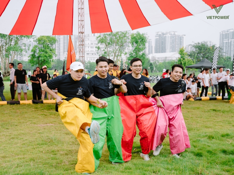 Bước chân đồng đội