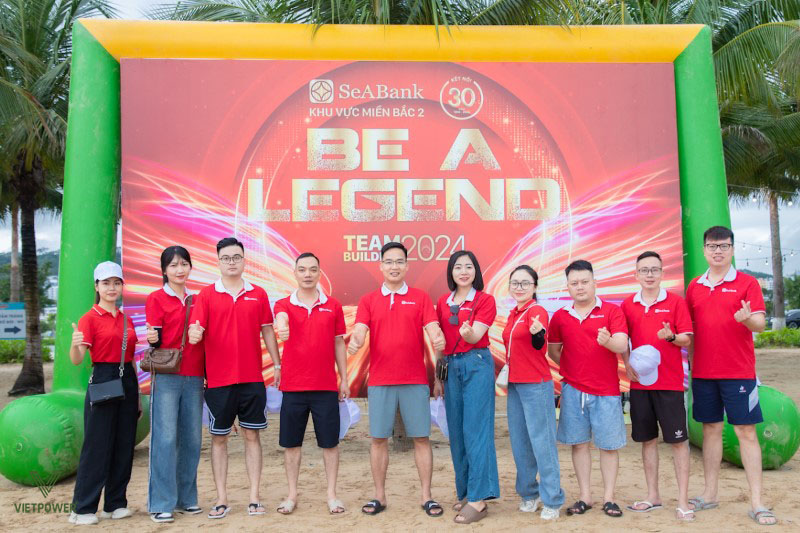 Backdrop team building công ty với slogan thu hút