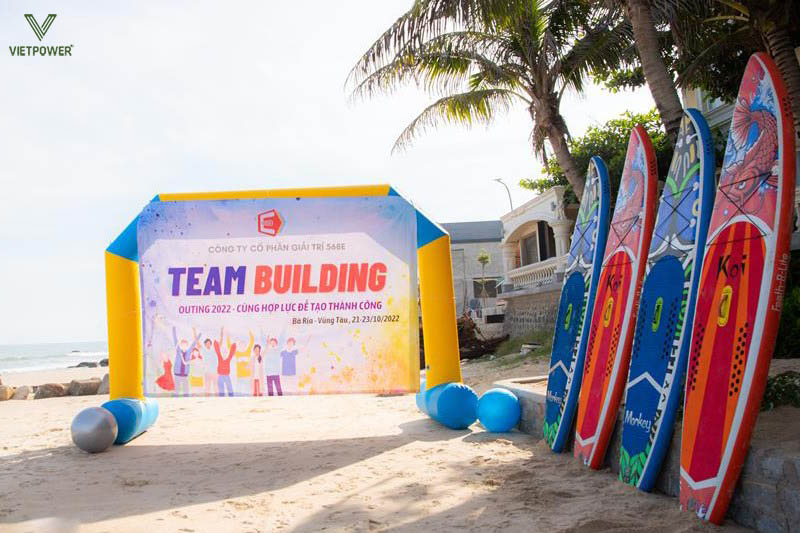 Backdrop team building thu hút người tham gia check-in