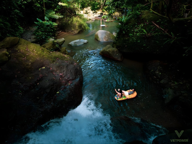 Thiên Sơn Suối Ngà sở hữu rừng già, thác nước và bãi cỏ thoáng