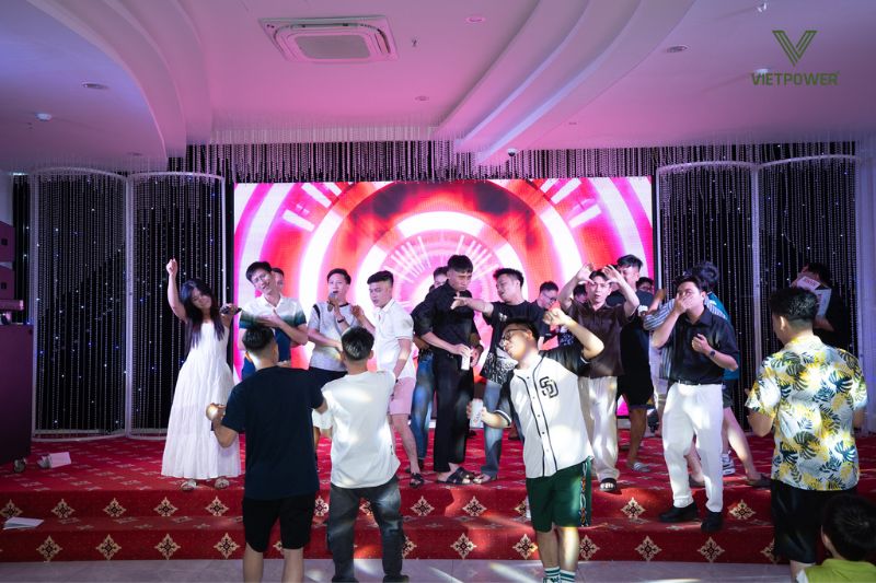 đại chiến âm thanh - trò chơi team building trên sân khấu