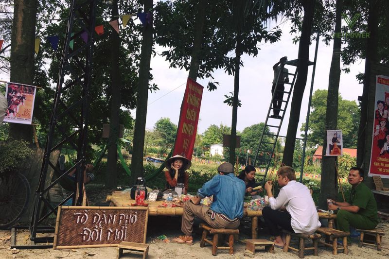 Sau những giờ phút team building năng động, đây là lúc cả đội quây quần