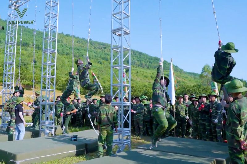 game đu truss rung chuông - trò chơi team building quân đội