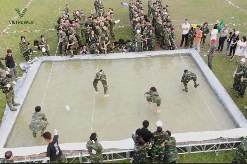 hồ nước truss - trò chơi team building quân đội