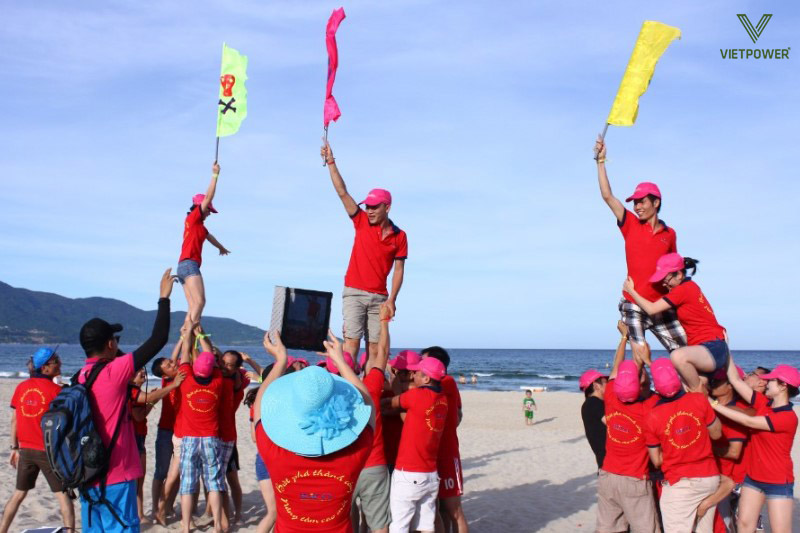 Hoạt động team building xây tháp người giúp tăng sự tin tưởng và gắn kết nhóm Hoạt động team building xây tháp người giúp tăng sự tin tưởng và gắn kết nhóm