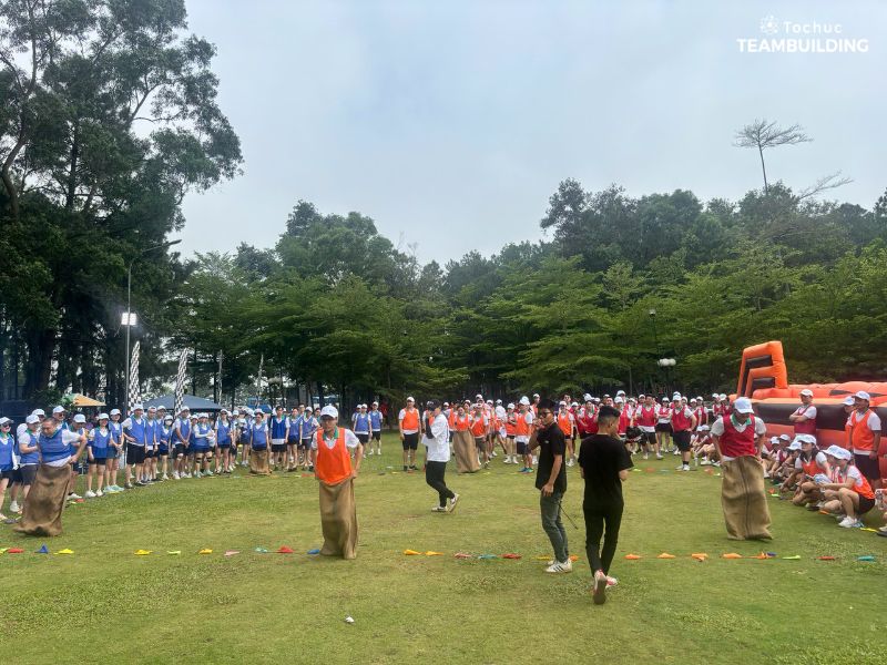 Trò chơi nhảy bao bố 