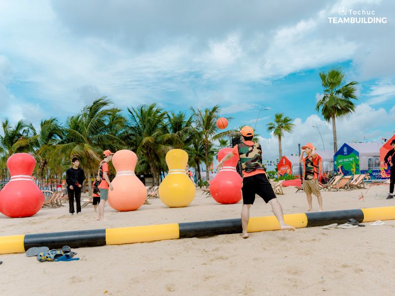 Ném bóng Bowling là trò chơi vận động nhẹ nhàng, vui vẻ và dễ tổ chức