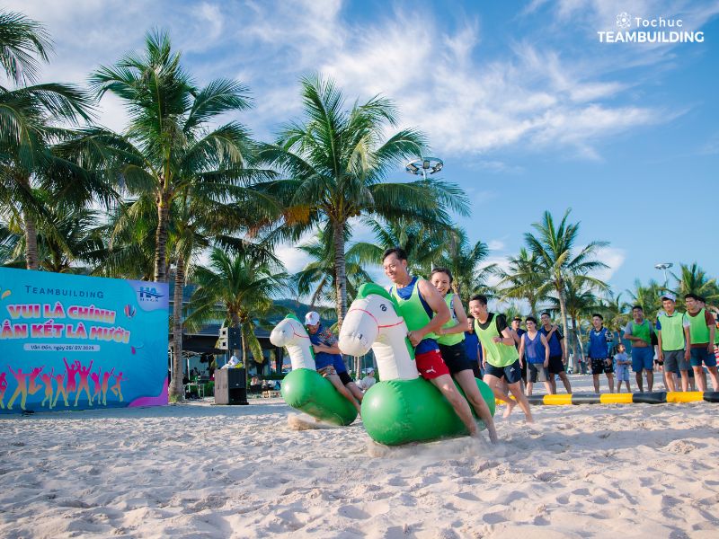 Đua ngựa hơi mang đến bầu không khí sôi động và nhiều tiếng cười