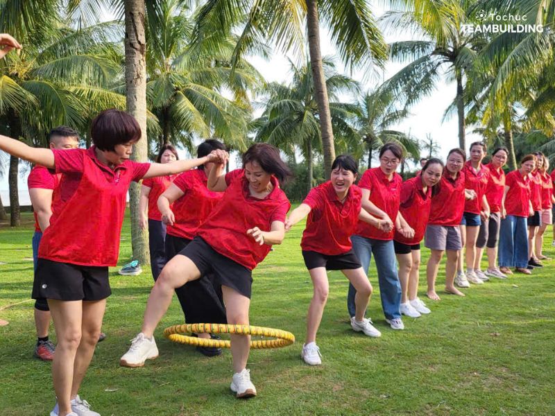 Chiếc vòng đồng đội kết nối các thành viên một cách khéo léo