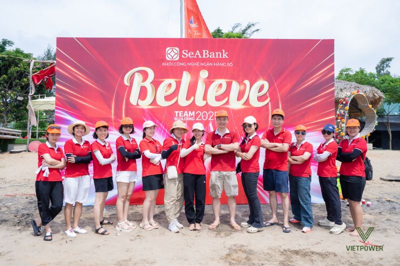 Backdrop team building ngoài bãi biển