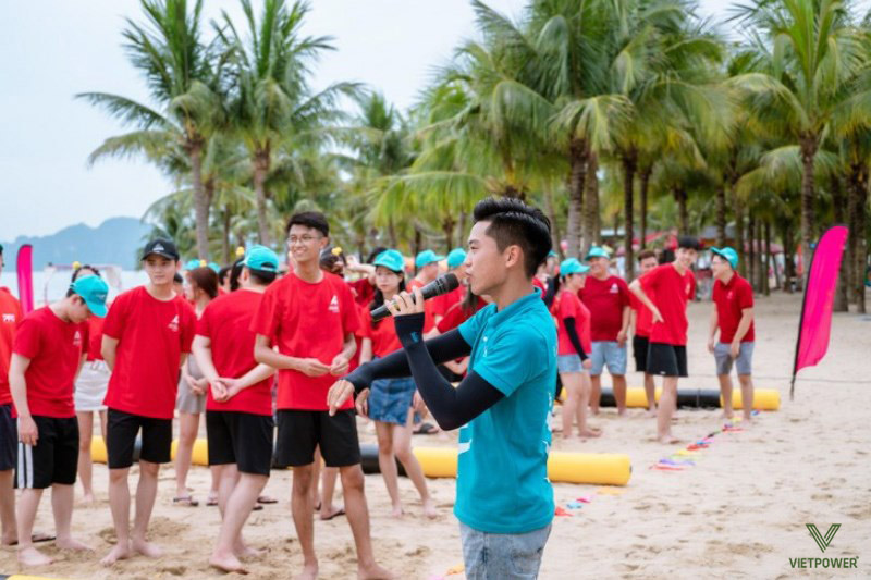 Giữ hình ảnh chuyên nghiệp của MC team building là điều rất cần thiết