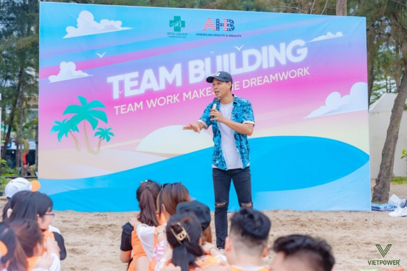 Kịch bản lời dẫn MC team building ngoài trời