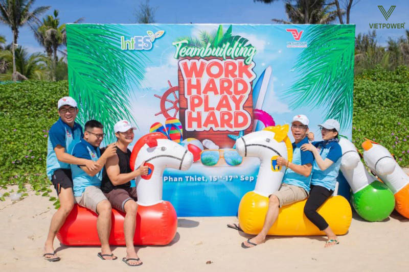 Slogan team building tiếng Anh thường ngắn gọn, súc tích nhưng đầy cảm hứng Slogan team building tiếng Anh thường ngắn gọn, súc tích nhưng đầy cảm hứng