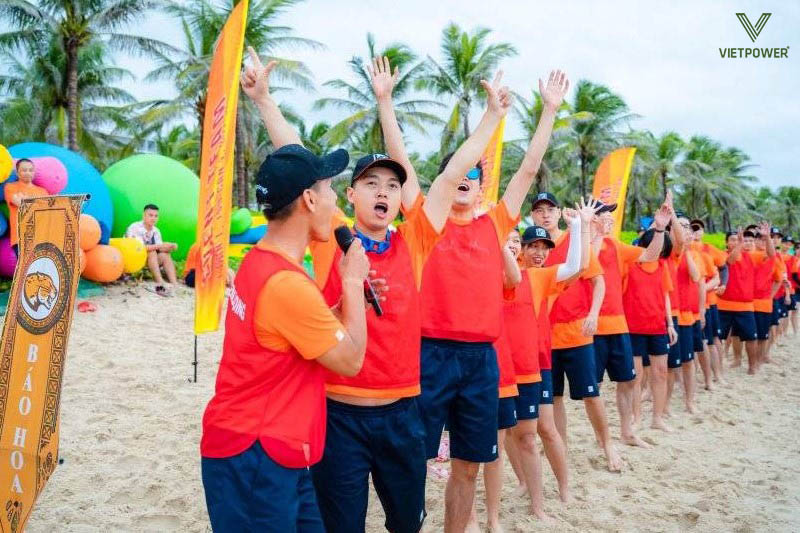 Hình thức team building bãi biển sẽ giúp gắn kết nội bộ, tạo không khí vui nhộn, xả stress