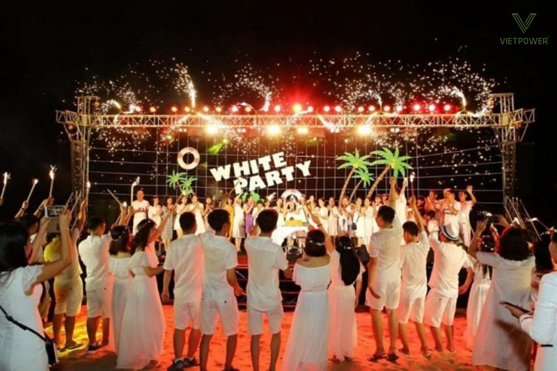 Team building kết hợp gala dinner giúp tạo dấu ấn, truyền thông nội bộ