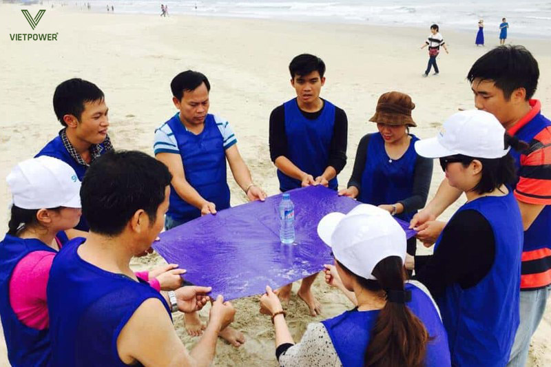 Giữ thăng bằng với nước - Một trò chơi tưởng dễ mà khó, tạo cảm giác hồi hộp đến phút cuối Giữ thăng bằng với nước - Một trò chơi tưởng dễ mà khó, tạo cảm giác hồi hộp đến phút cuối