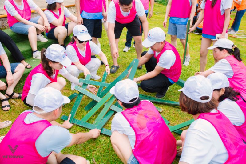 Trò chơi kết nối tinh thần đồng đội tại team building SaPa