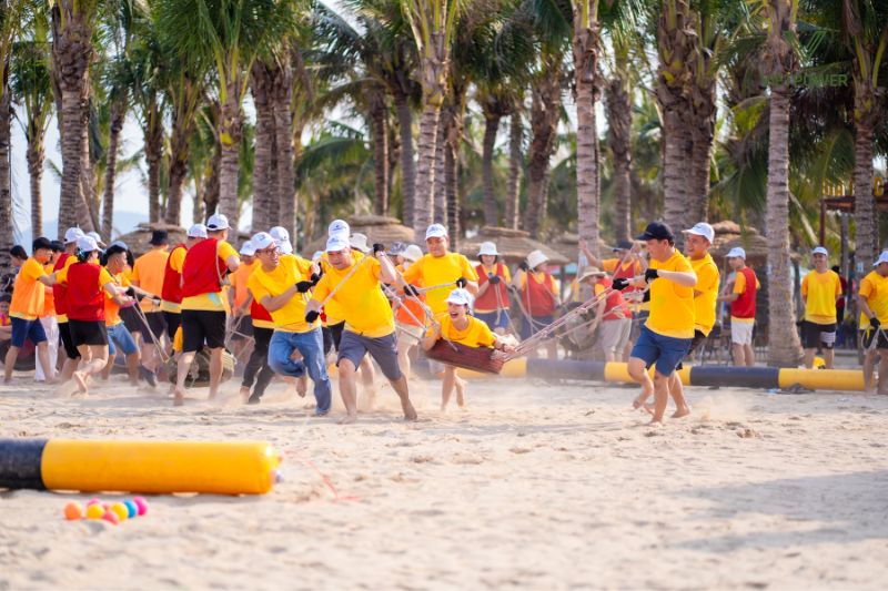 trò chơi bộ lốp kéo - Chủ đề team building bãi biển thử thách sức mạnh và tinh thần đồng đội