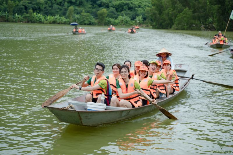 Đua thuyền đòi hỏi sức mạnh, nhịp điệu và sự đồng lòng