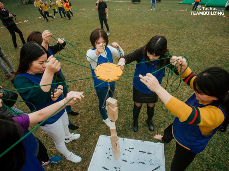 Top 20 trò chơi team building ngoài trời “độc lạ” cười ra nước mắt