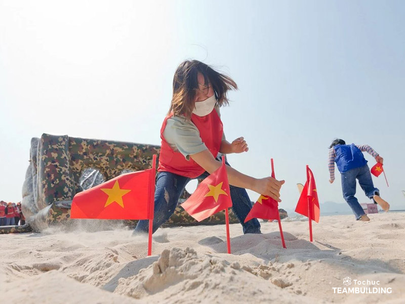 Trò Thống lĩnh cờ lệnh yêu cầu vừa tấn công vừa phòng thủ, bảo vệ mục tiêu