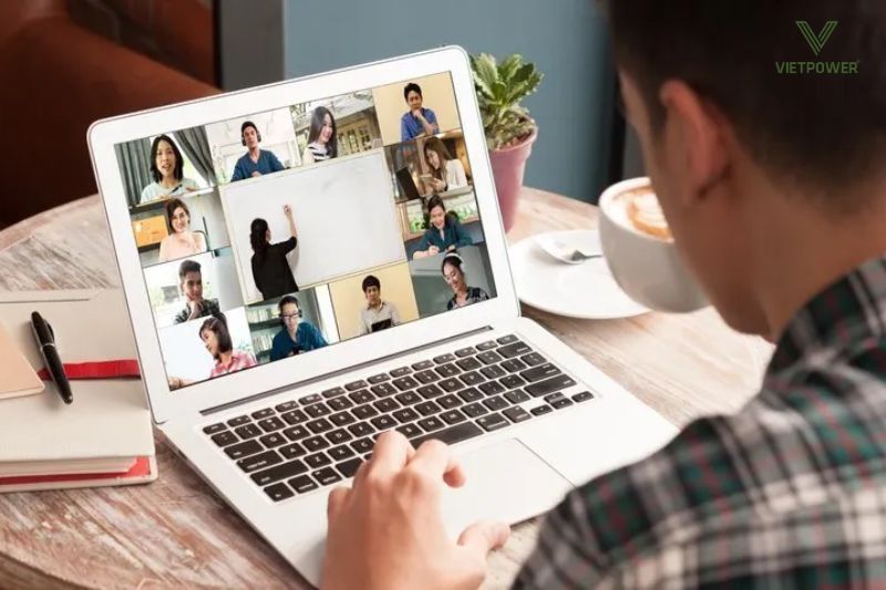 Virtual Coffee or Gratitude Breaks – Tạm dừng nhẹ nhàng để kết nối cảm xúc