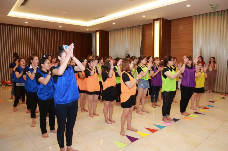 "Búng tay theo nhịp" là trò chơi đơn giản nhưng hiệu quả để đồng bộ hóa sự tập trung của cả nhóm "Búng tay theo nhịp" là trò chơi đơn giản nhưng hiệu quả để đồng bộ hóa sự tập trung của cả nhóm