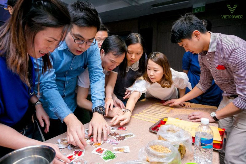 Nên tổ chức trò chơi team building trong nhà khi thời tiết không thuận lợi Nên tổ chức trò chơi team building trong nhà khi thời tiết không thuận lợi