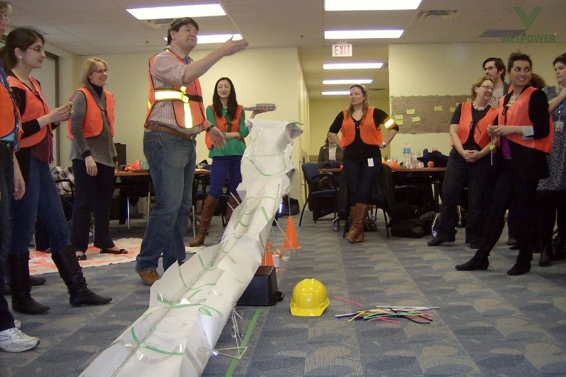 Lưu ý khi tổ chức trò chơi team building trong văn phòng