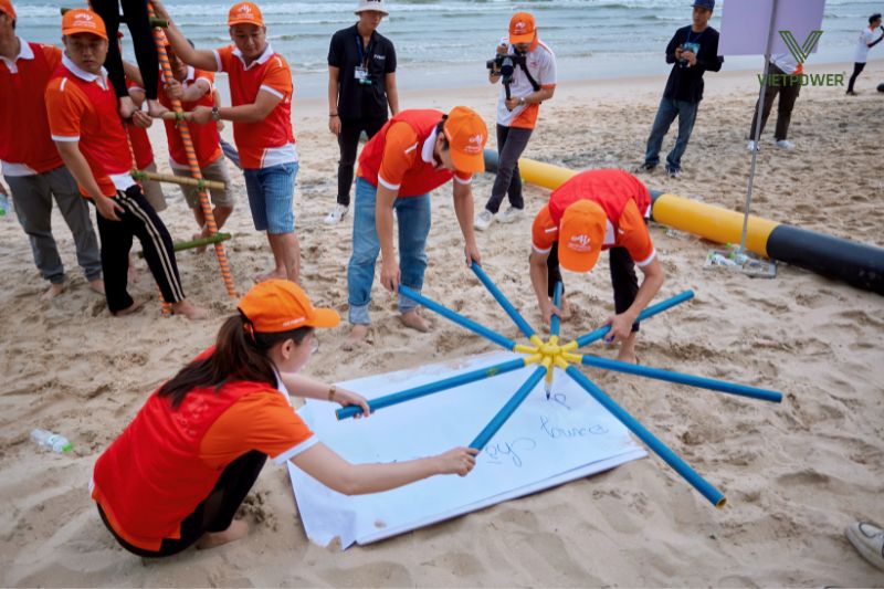 trò chơi vẽ tranh - Chủ đề team building bãi biển phát huy sáng tạo và kết nối nhóm