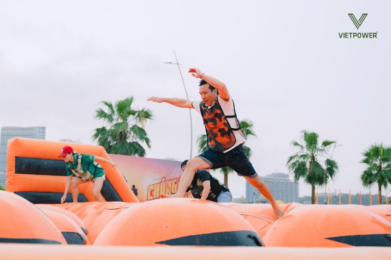 trò chơi vượt chướng ngại vật - tổ chức team building 1 ngày