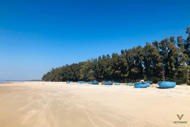Bãi biển Hồ Tràm hoang sơ, yên bình