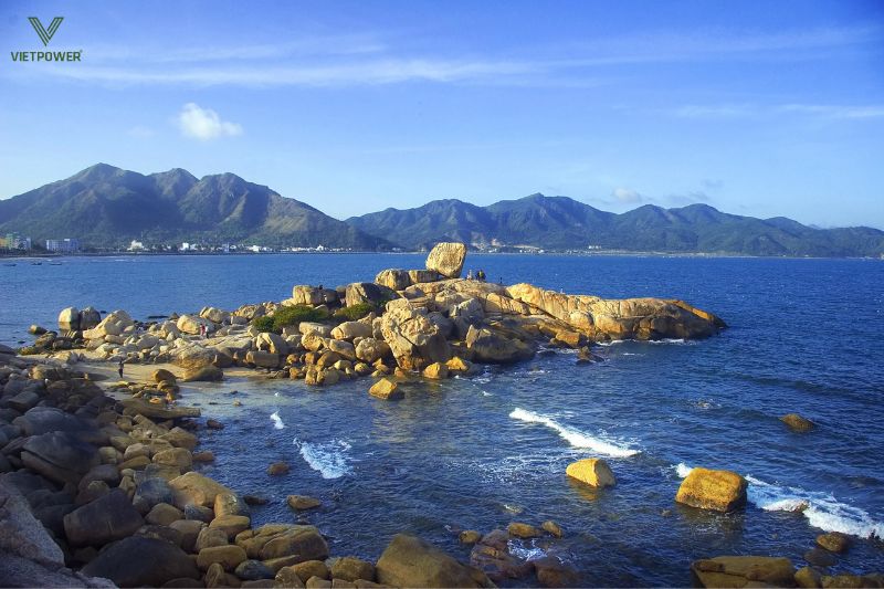 Đảo Hòn Chồng thích hợp tổ chức team building nhẹ nhàng kết hợp tham quan và chụp ảnh