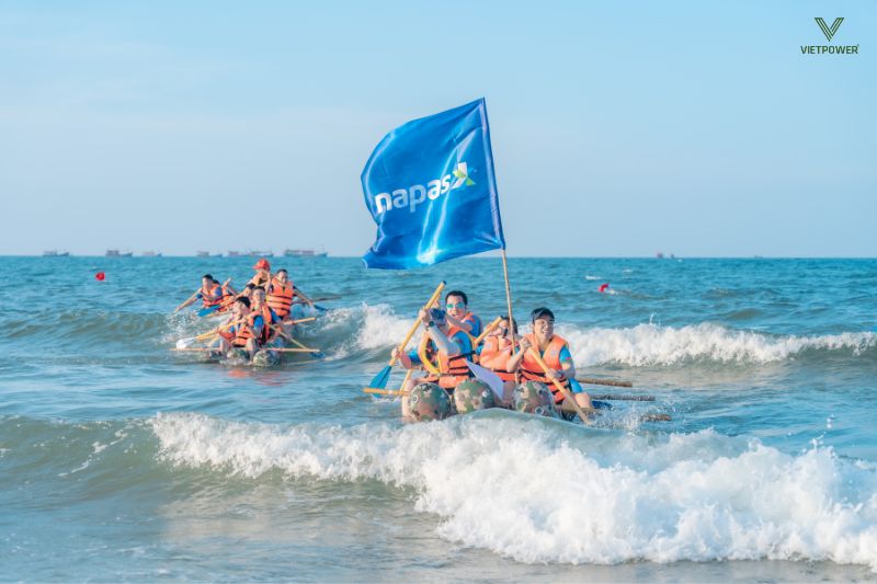 Chèo thuyền ra đảo