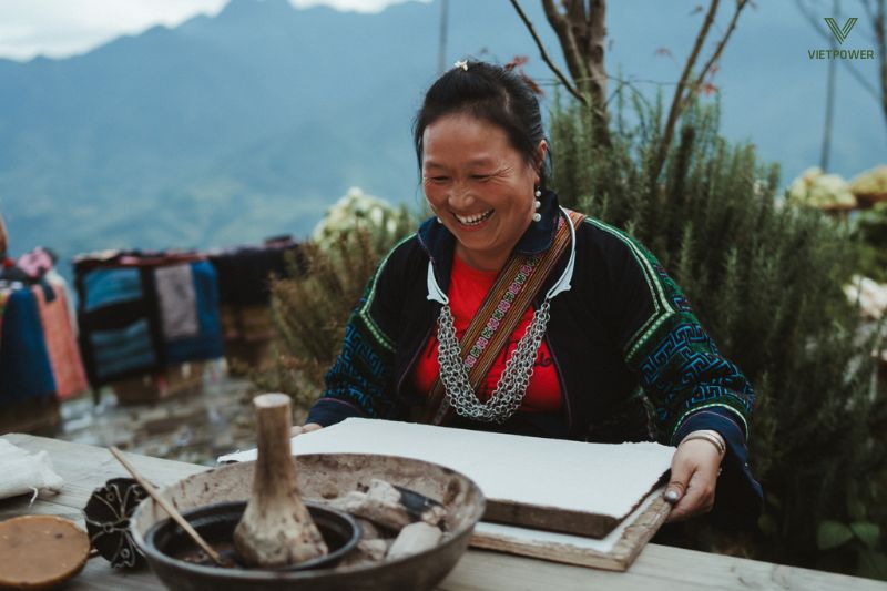 Tổ chức team building văn hóa giúp nhân viên trải nghiệm đặc trưng địa phương, vừa học hỏi vừa gắn kết đồng đội