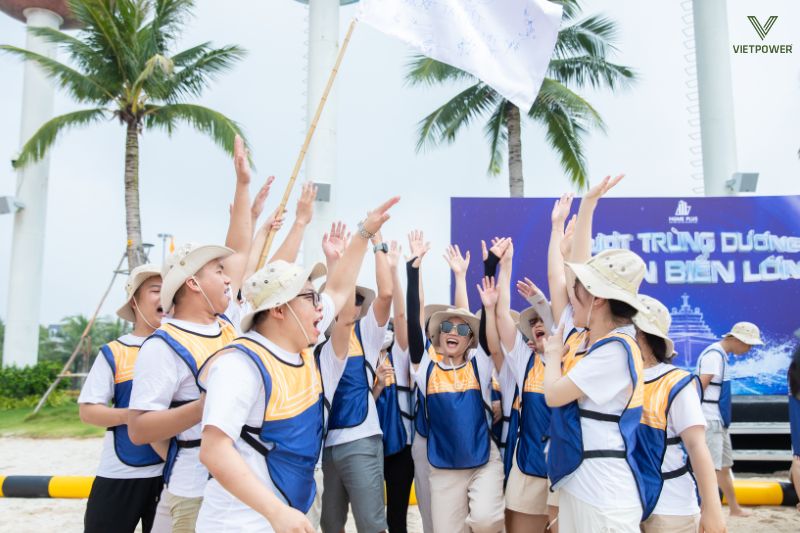 Cát Bà là địa điểm du lịch team building lý tưởng với biển xanh, rừng nguyên sinh