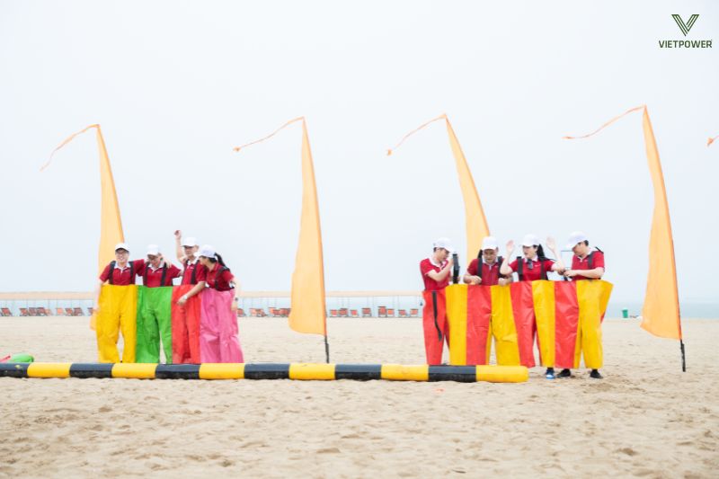 Hạ Long là địa điểm du lịch team building lý tưởng với cảnh quan kỳ vĩ