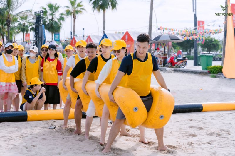 Biển Mỹ Khê – địa điểm du lịch team building lý tưởng với bãi cát trắng mịn