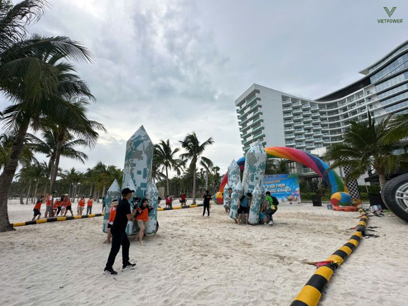 Tràng An – Bái Đính phù hợp với các chương trình team building kết hợp tham quan và trải nghiệm văn hóa. Hoạt động nhóm thường được tổ chức tại khu lưu trú hoặc khu sinh thái lân cận, tập trung vào tư duy đội nhóm, giải quyết vấn đề và phối hợp nhẹ nhàng.Đồ Sơn là địa điểm team building phù hợp cho các chương trình ngắn ngày