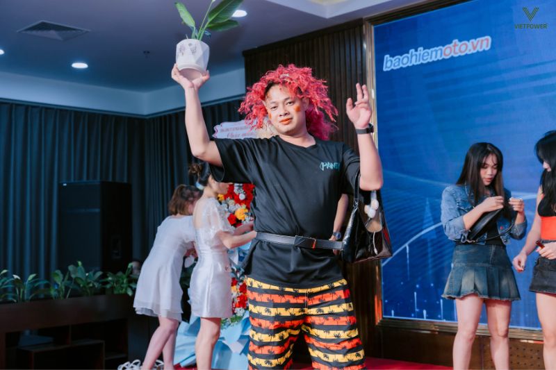 Diễn hoạt cảnh ngắn thử thách khả năng diễn đạt cảm xúc của người bị phạt