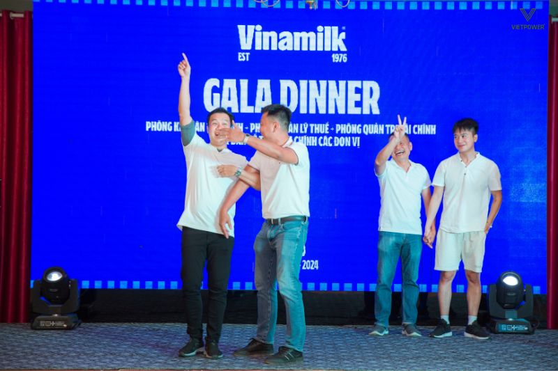 Hình phạt nhảy theo nhạc khiến các thành viên thích thú và nhanh chóng hưởng ứng