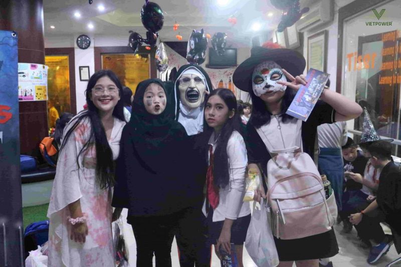 Hóa trang nhân vật là hoạt động không thể thiếu trong sự kiện Halloween