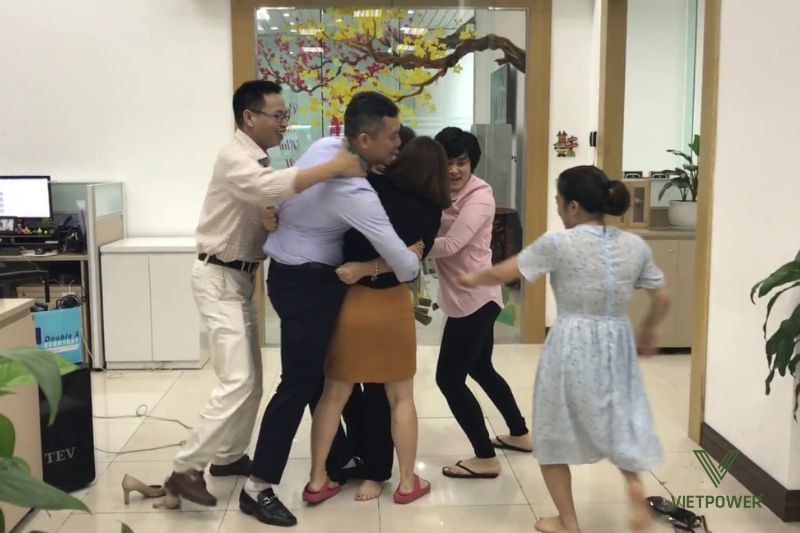 Keo sơn một nhà là trò chơi gắn kết, tăng tinh thần đồng đội