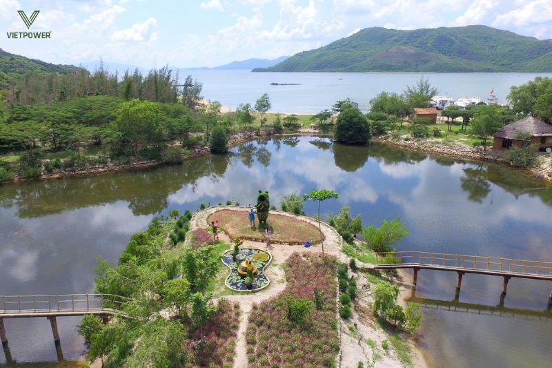 Khu du lịch Suối Hoa Lan phù hợp tổ chức team building kết hợp dã ngoại, vui chơi và khám phá thiên nhiên